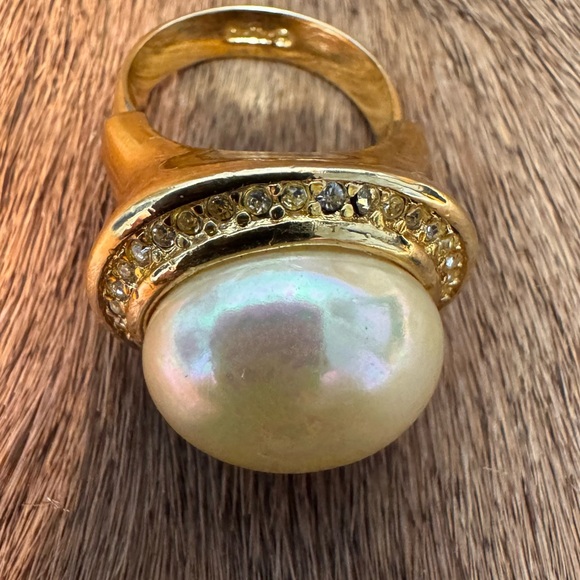 Christian Dior  Stunning Adjustable GoldTone Iridescent Pearl Halo Crystals Ring - Picture 1 of 16